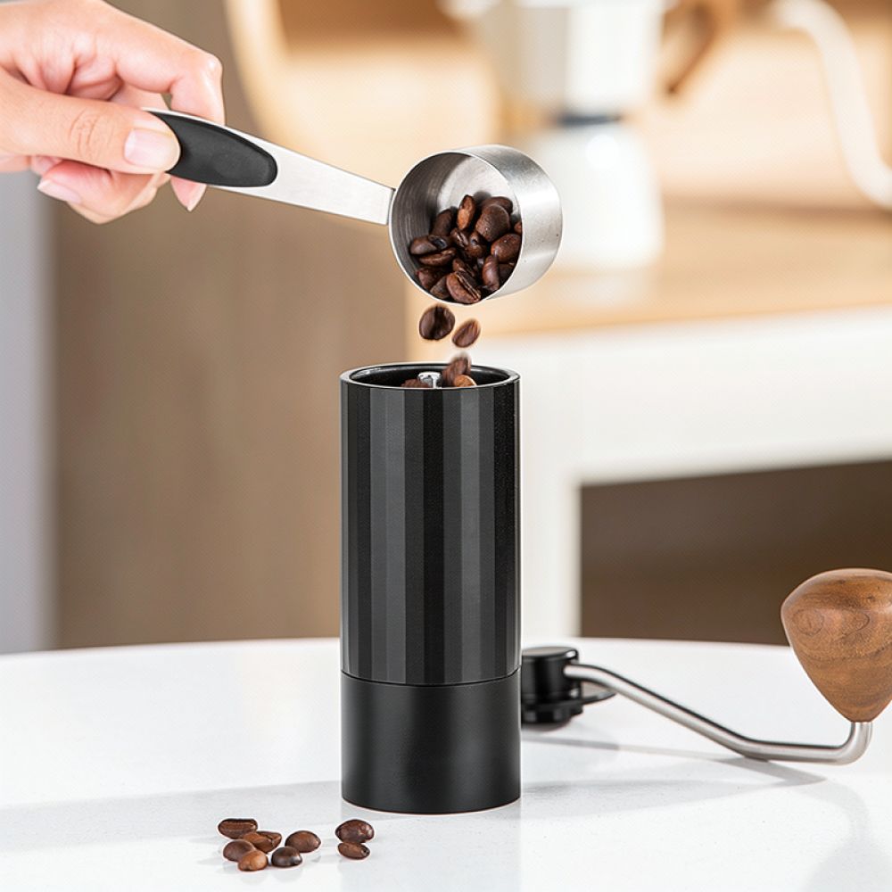 Coffee Equipment Pour Over - 手動式コーヒーミル。調整可能なステンレス製刃を使用。エスプレッソやドリップコーヒーに最適な、持ち運び可能な手動式コーヒー豆粉砕機。